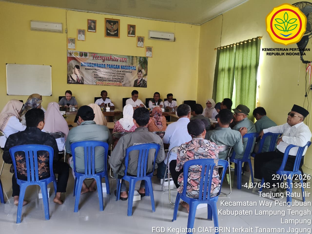 Rapat koordinasi dan tasyakuran swasembada pangan nasionaldi Kecamatan Way Pengubuan
